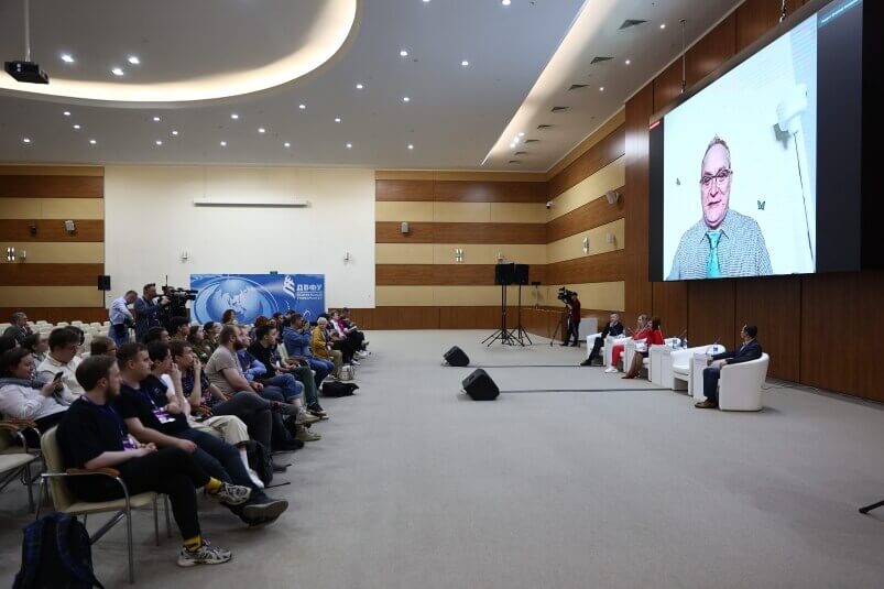 Печатный или электронный формат? Какая книга нужна сейчас, спорили на МедиаСаммите-2023